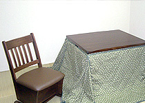 アップダウンキャスターで高齢者にも優しい家具